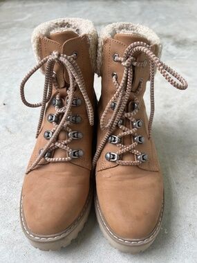 🍂 DV Dolce Vita “Russit” Sherpa Hiking Boots – Women’s Size 8